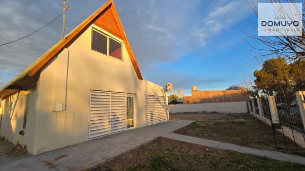 Casa en alquiler | 8 ambientes | Senillosa
