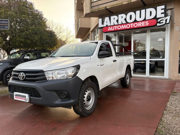 Toyota Hilux Dx 2.4 Tdi 4x2 | Rauch