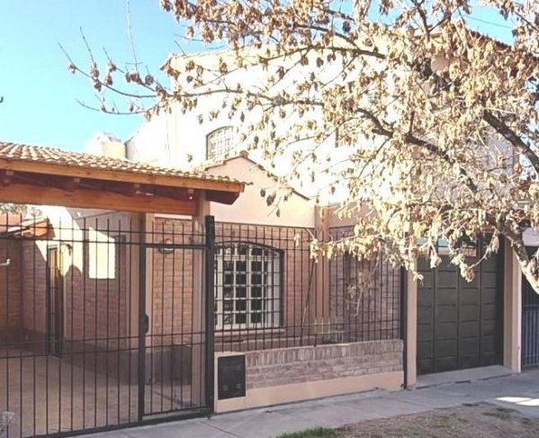 Casa en venta | 7 ambientes | Luzuriaga