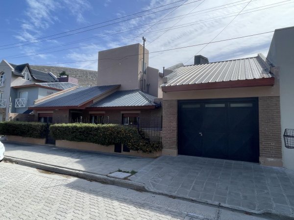 Casa en alquiler | 5 ambientes | Rada Tilly | Escalante