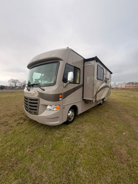 THOR MOTOR COACH 2014 &ndash; 29 PIES - Olavarr&iacute;a