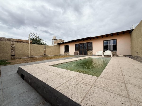 Casa en venta | 6 ambientes | Luzuriaga