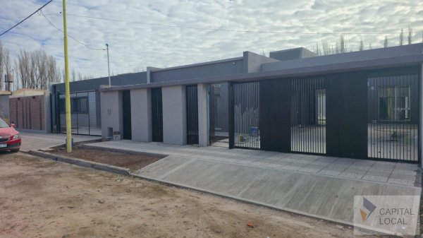 Casa en alquiler | 4 ambientes | Centenario